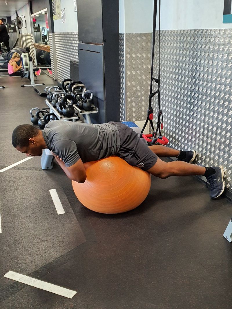 swiss-ball-exercises-for-back-stregnth